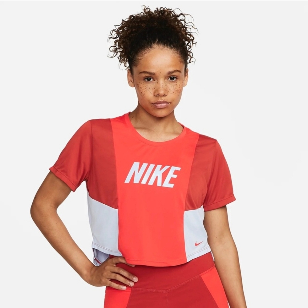 NWT Nike Dri-FIT One ColorBlock Short Sleeve Training Crop Top Tee T Shirt
